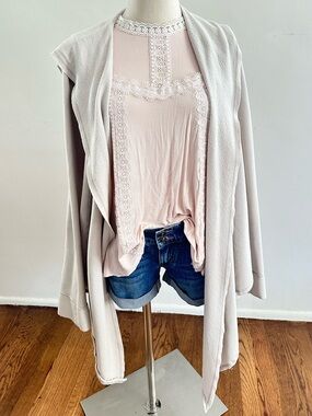 POL Blush Pink Lace Trim Mock Neck Sleeveless Blouse Romantic Feminine Top M